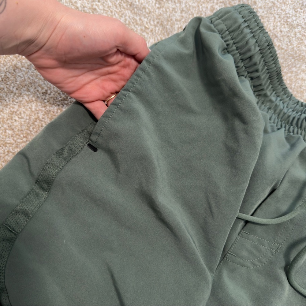 Gaiam Men’s Athletic Shorts Green Size Large Lined Drawstring Active - Picture 4 of 9